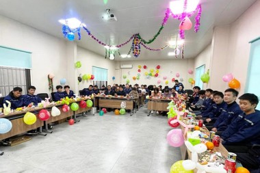JWELL-ek urte berri eguna bedeinkazioz eta barrez agurtzen du